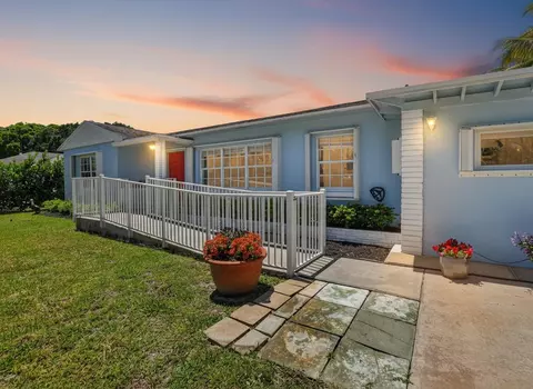 277 NW 3rd Ct, Boca Raton, FL 33432