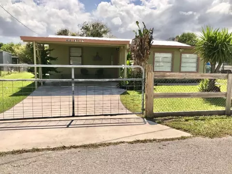 1038 8th St, Okeechobee, FL 34974