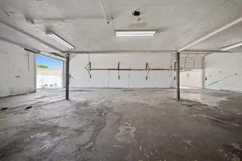 8015 NW 98th St, Hialeah Gardens, FL 33016