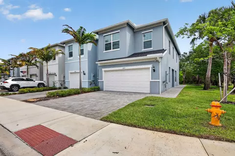 Exterior - 1887 SE Ocean Cove Way, Stuart, FL 34996 photo 2 of 12