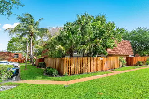 3400 Spanish Wls #52-A, Delray Beach, FL 33445