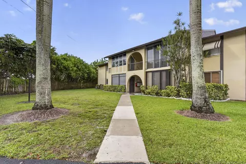 315 Pine Ridge Cir, Greenacres, FL 33463
