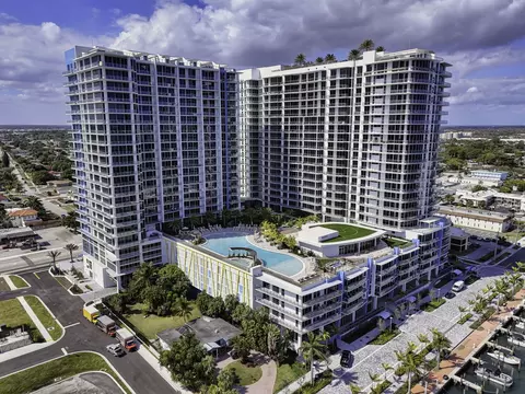 220 Lake Shore Dr #609, Lake Park, FL 33403