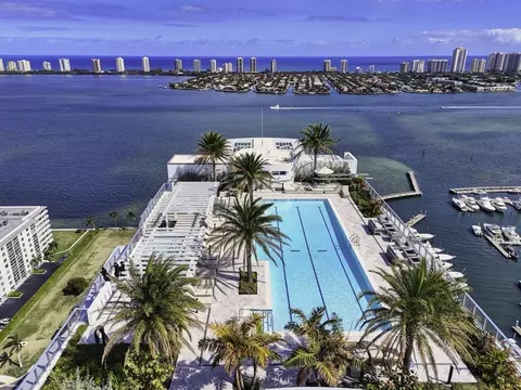 220 Lake Shore Dr #609, Lake Park, FL 33403
