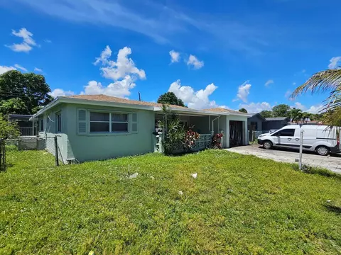 3561 NW 33rd Ave, Lauderdale Lakes, FL 33309