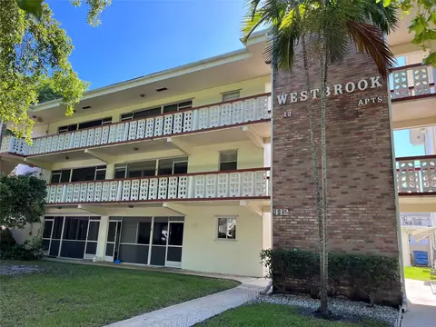 412 S Luna Ct #2, Hollywood, FL 33021