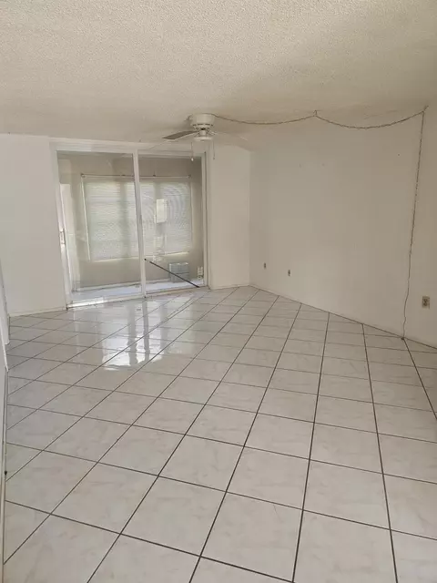 8060 Sunrise Lakes Dr E #109, Sunrise, FL 33322