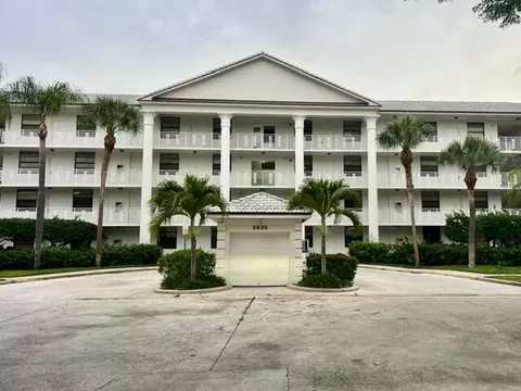 3635 Whitehall Dr #305, West Palm Beach, FL 33401