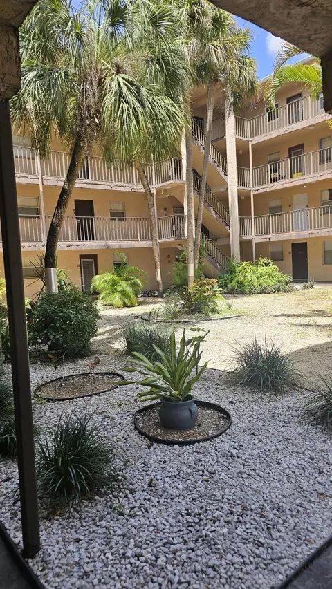 2840 Somerset Dr #418M, Lauderdale Lakes, FL 33311