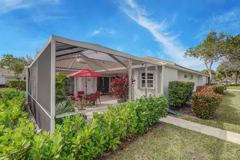 10102 Chapman Oak Ct, Palm Beach Gardens, FL 33410