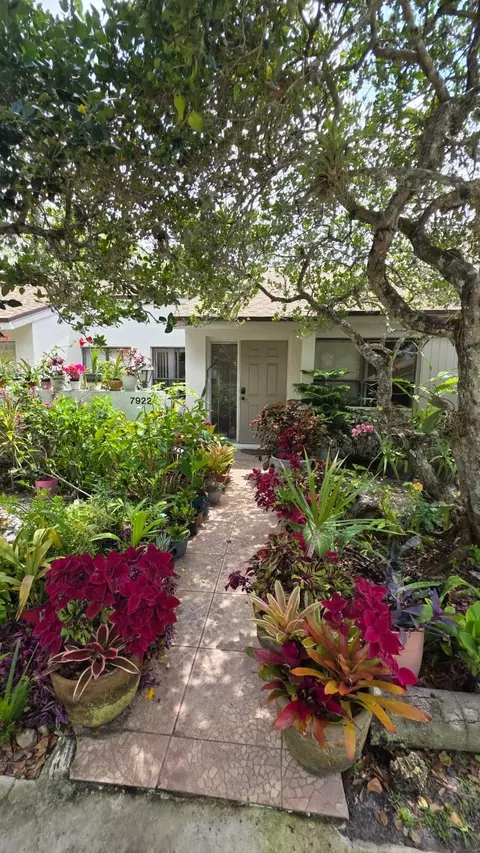 7922 NW 10th St, Plantation, FL 33322