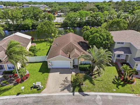 1724 Sawgrass Cir, Greenacres, FL 33413
