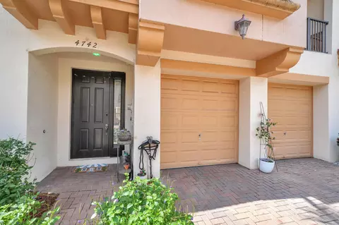 4742 Grand Cypress Cir N, Coconut Creek, FL 33073