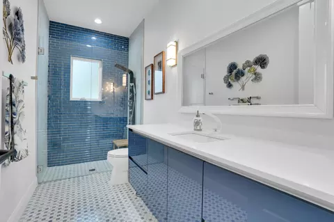 Bath - 974 Marlin Dr, Jupiter, FL 33458 photo 5 of 6