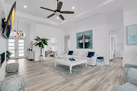 Living - 974 Marlin Dr, Jupiter, FL 33458 photo 2 of 7