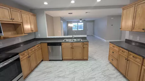 795 Rolling Hill Dr, Sebastian, FL 32958