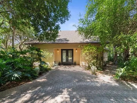 407 43rd Ave SW, Vero Beach, FL 32968