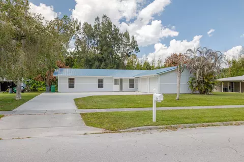 320 Chamberlain Blvd, Fort Pierce, FL 34946