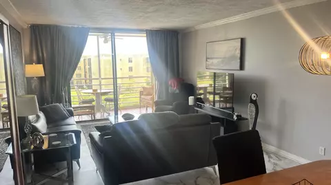 2871 Somerset Dr #414, Lauderdale Lakes, FL 33311