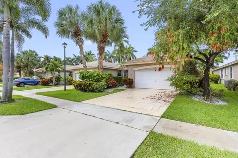 9719 Crescent View Dr S, Boynton Beach, FL 33437
