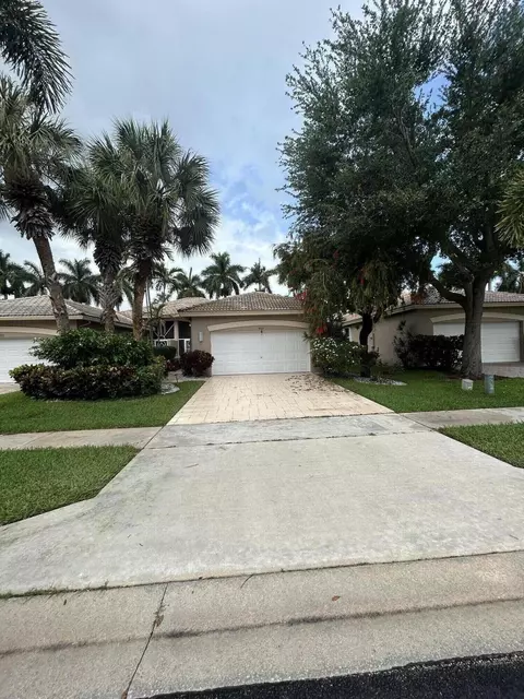 9719 Crescent View Dr N, Boynton Beach, FL 33437