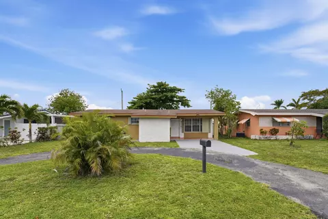 2712 Alcazar Dr, Miramar, FL 33023