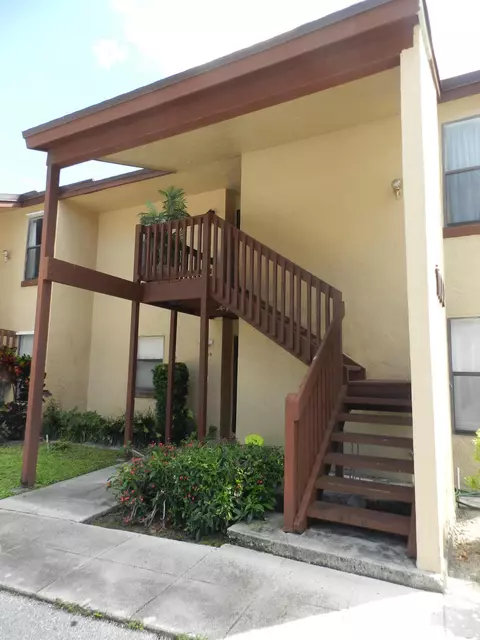 1110 E Lakeview Dr E, Royal Palm Beach, FL 33411