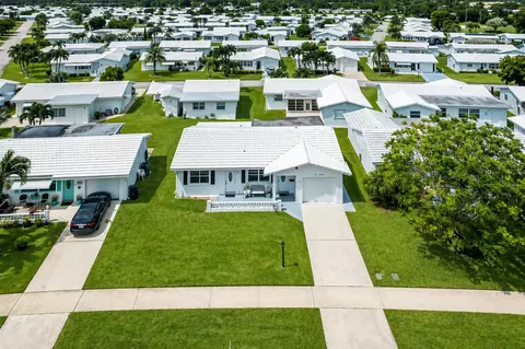 517 SW 18th St, Boynton Beach, FL 33426