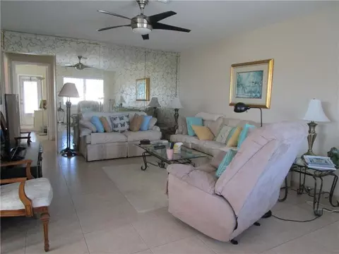 2000 NE 51st Ct #201, Fort Lauderdale, FL 33308