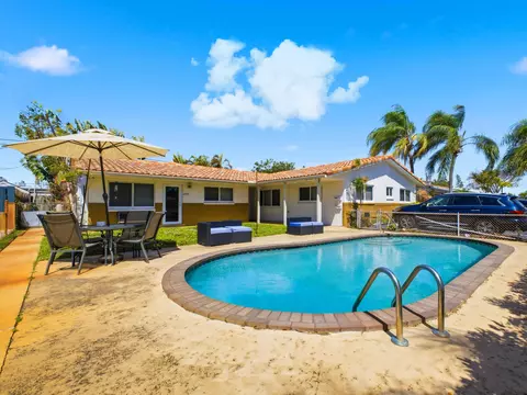 451 SE 1st Ave #A & B, Pompano Beach, FL 33060