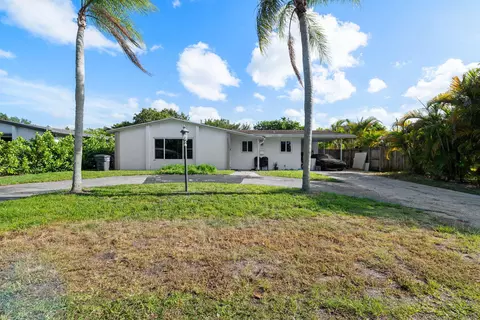 6530 Hayes St, Hollywood, FL 33024