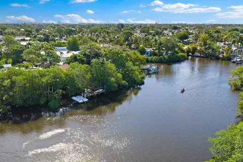 702 Warren Dr, Jupiter, FL 33458