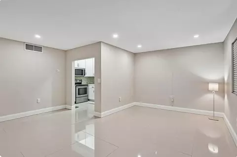 4980 E Sabal Palm Blvd E #124, Tamarac, FL 33319