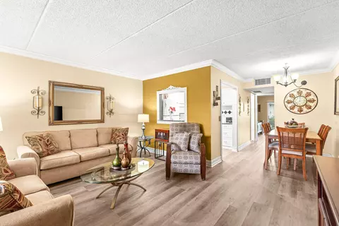 600 Village Green Ct, Palm Springs, FL 33461