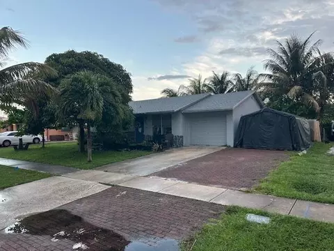 4547 Vespasian Ct, Greenacres, FL 33463