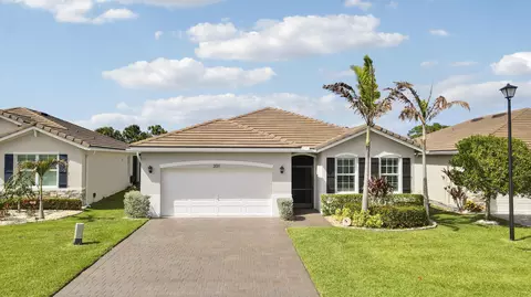 2011 NW Golden Oak Trl, Jensen Beach, FL 34957