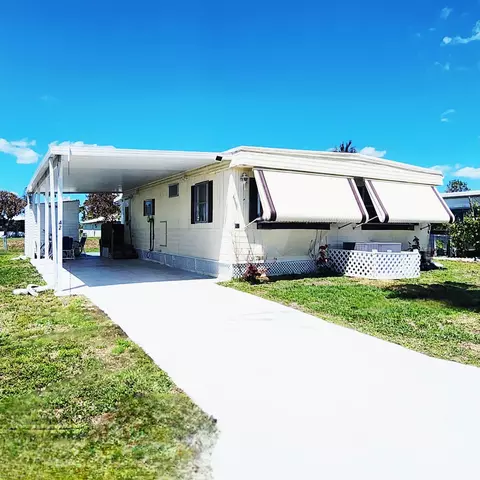 42 SE Spanish Way, Port Saint Lucie, FL 34952