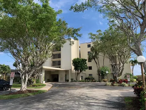 1202 S Lake Dr #502, Lantana, FL 33462