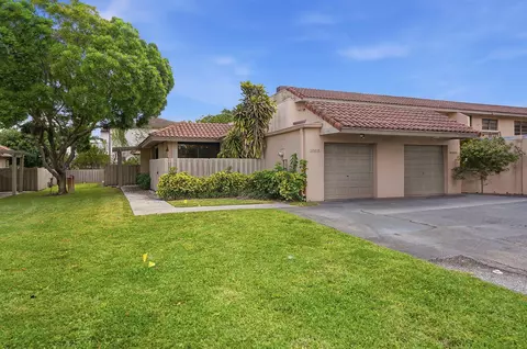 20615 NE 7th Ct, Miami, FL 33179