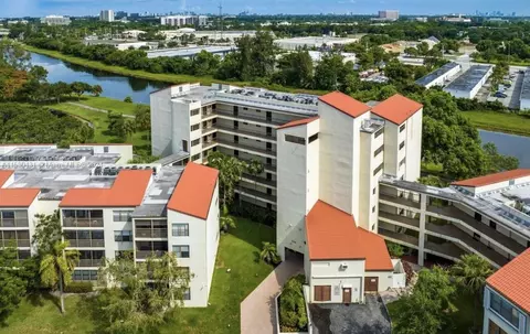 2314 S Cypress Bend Dr UNIT 313, Pompano Beach, FL 33069
