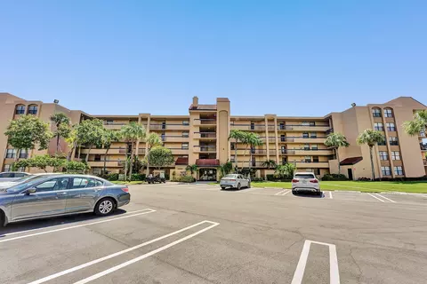 2255 Lindell Blvd, Delray Beach, FL 33444