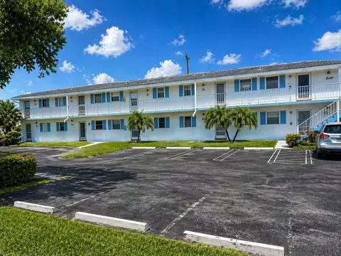 1115 Lake Ter #211, Boynton Beach, FL 33426
