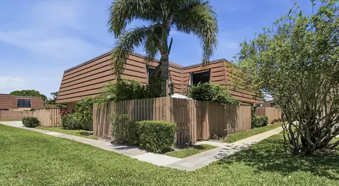 223 2nd Ct, Palm Beach Gardens, FL 33410