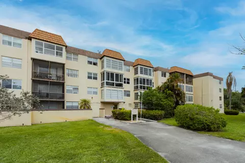 7000 NW 17th St #419, Plantation, FL 33313