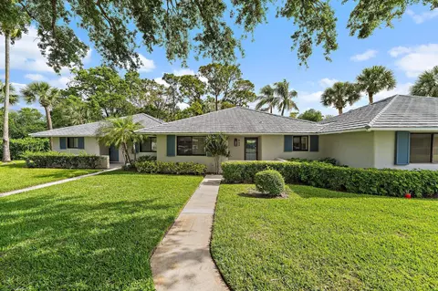 834 Club Dr, Palm Beach Gardens, FL 33418