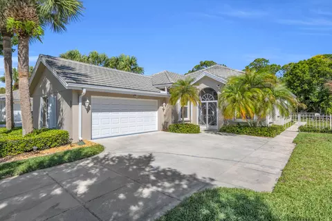5287 SE Sweetbrier Ter, Hobe Sound, FL 33455