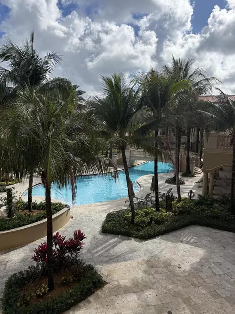 16102 Emerald Estates Dr #212, Weston, FL 33331