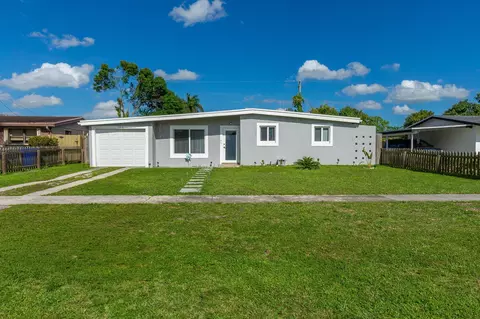 762 Gardenia Dr, Royal Palm Beach, FL 33411