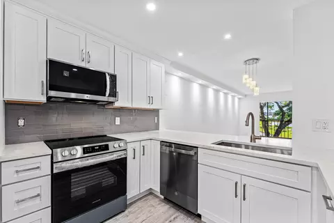 7192 Huntington Ln #208, Delray Beach, FL 33446