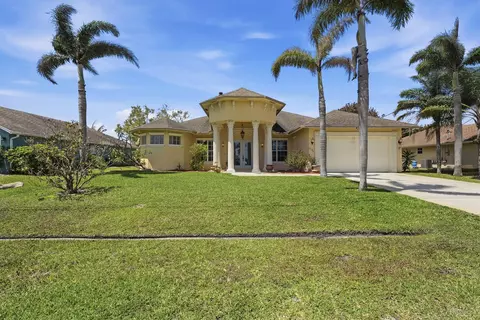 2199 SE Heathwood Cir, Port Saint Lucie, FL 34952